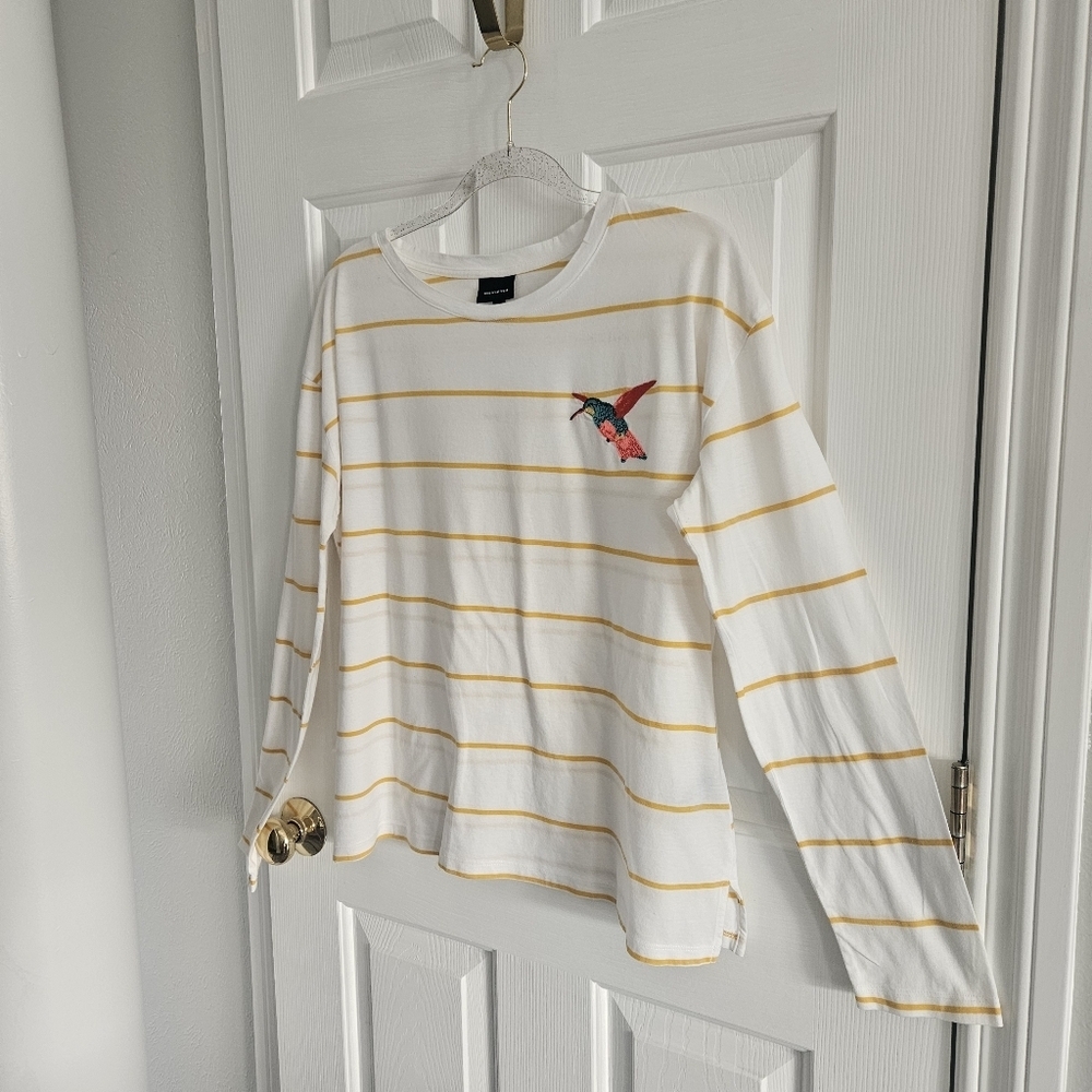 NWOT Who What Wear Striped Tee With Embroidered Hummingbird Patch - Picture 5 of 8